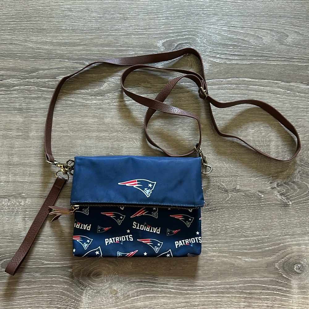 New England Patriots Zippered Crossbody